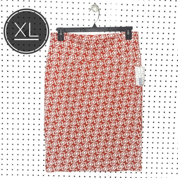 NWT LuLaRoe Cassie - Picture 1 of 1